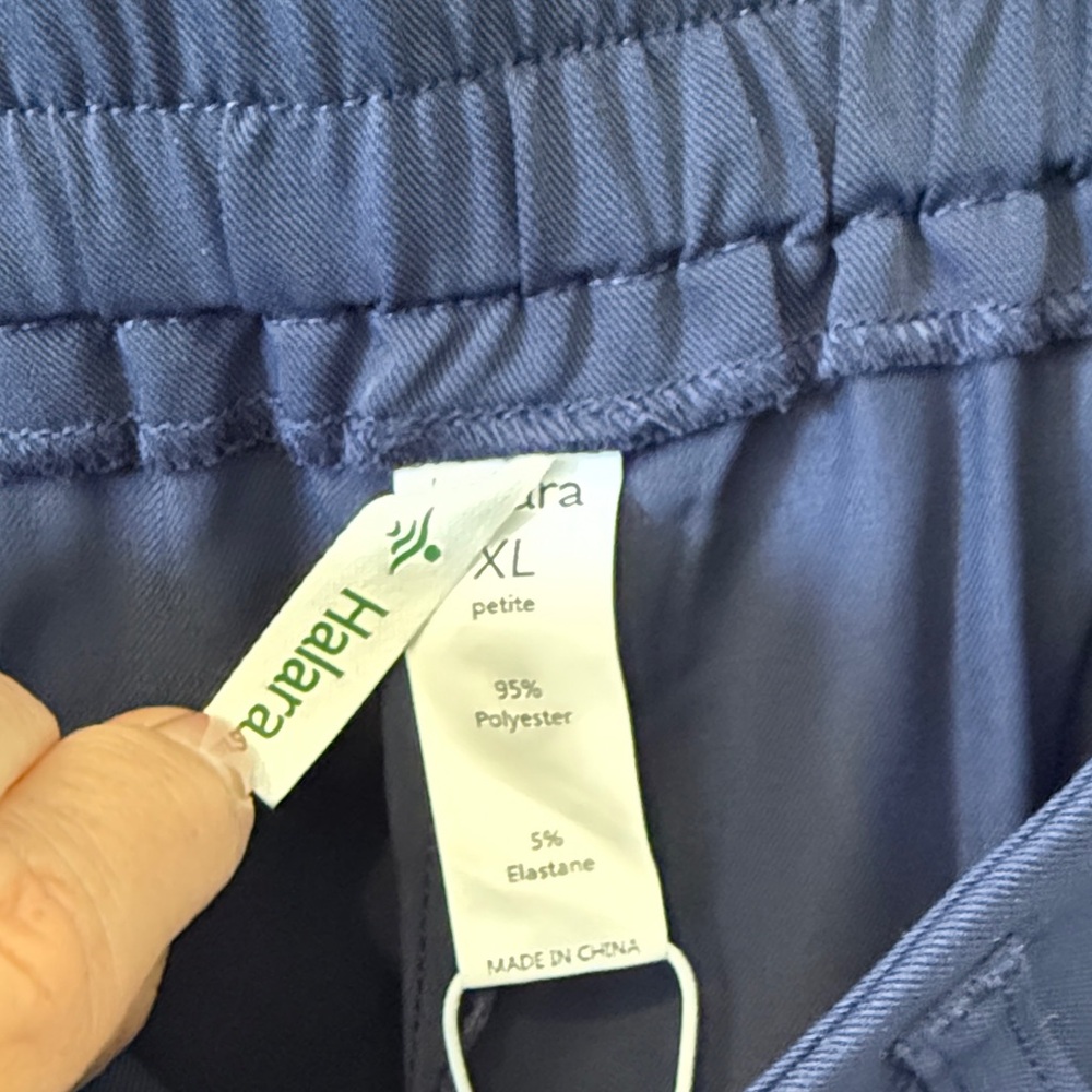 HALARA NWT Flex Pleated button closure with zippe… - image 2